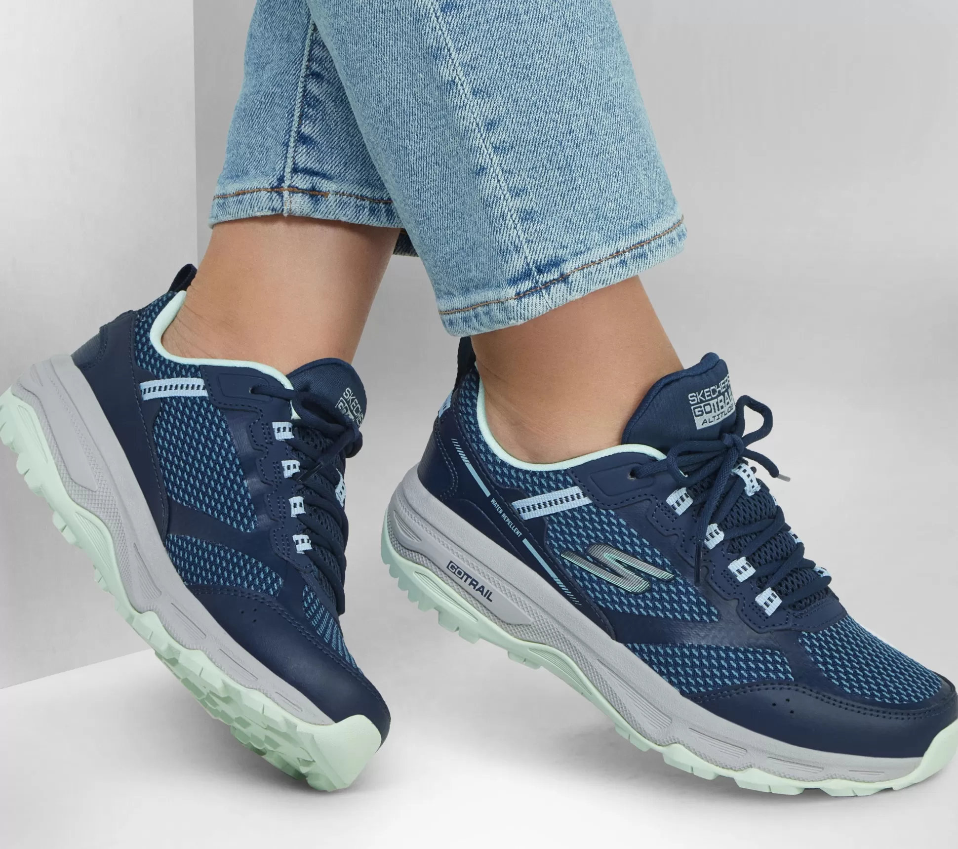 Clearance SKECHERS Go Run Trail Altitude