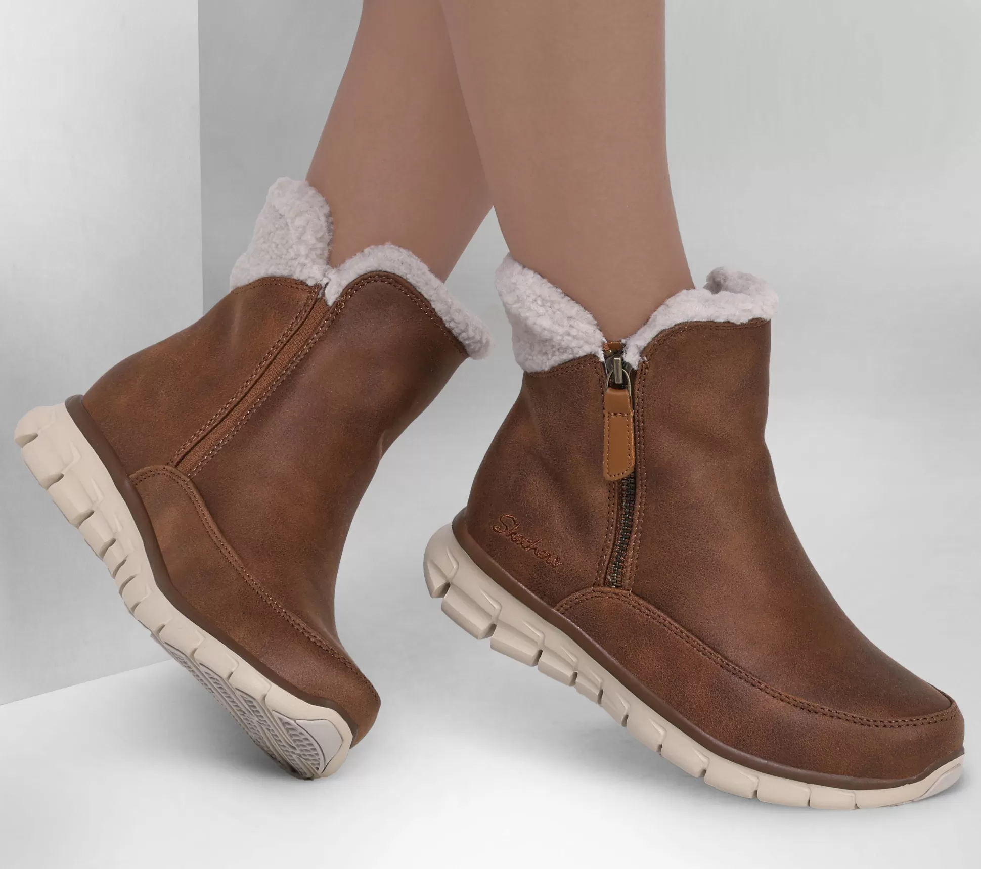 Flash Sale SKECHERS Synergy - Collab